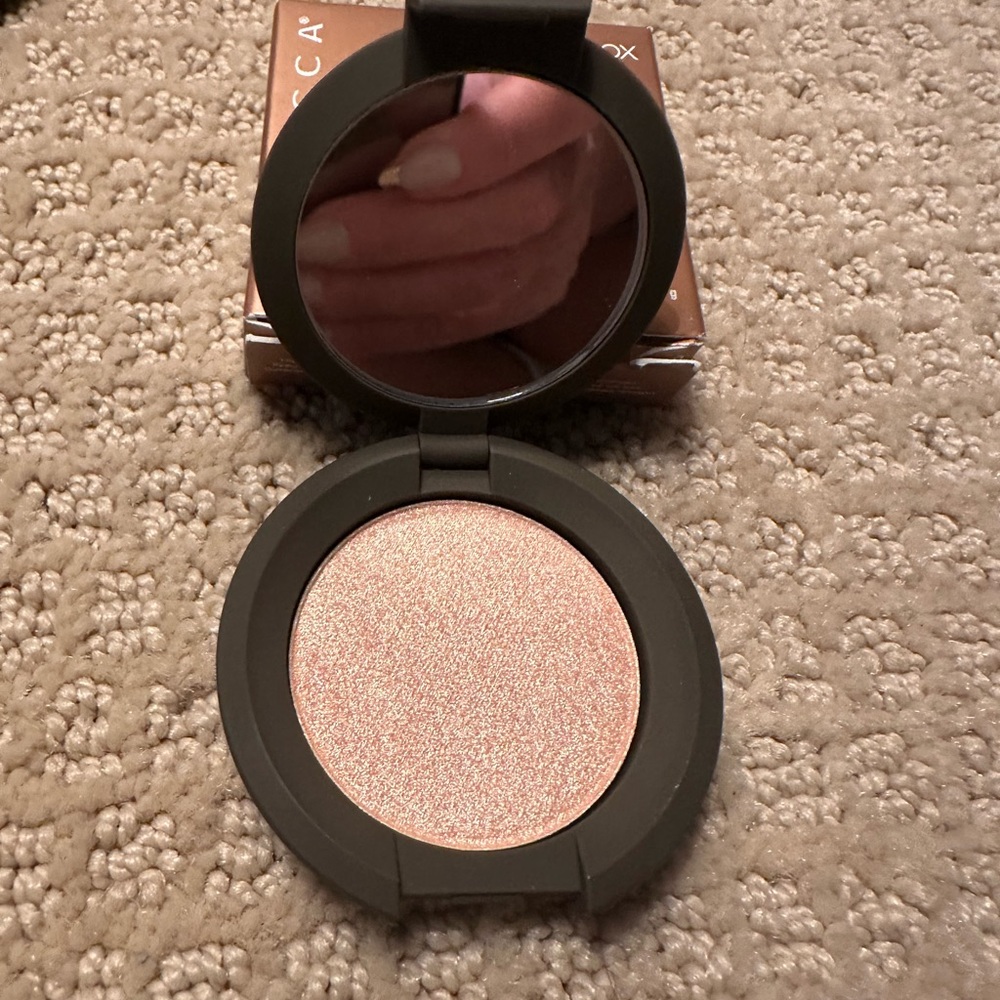 Smashbox Becca Pressed Highlighter in Champagne Pop - most LOVED highlighter